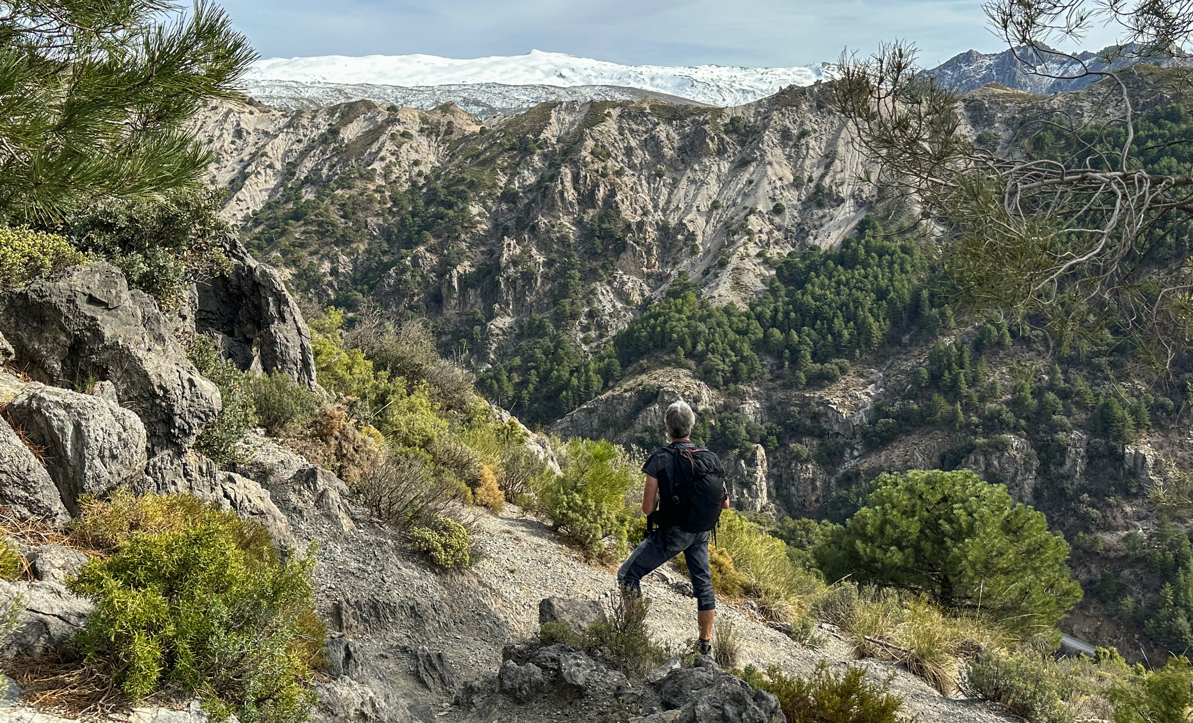 Ruten Omkring Bjerget Cerro Huenes Byder På Skønne Udsigter