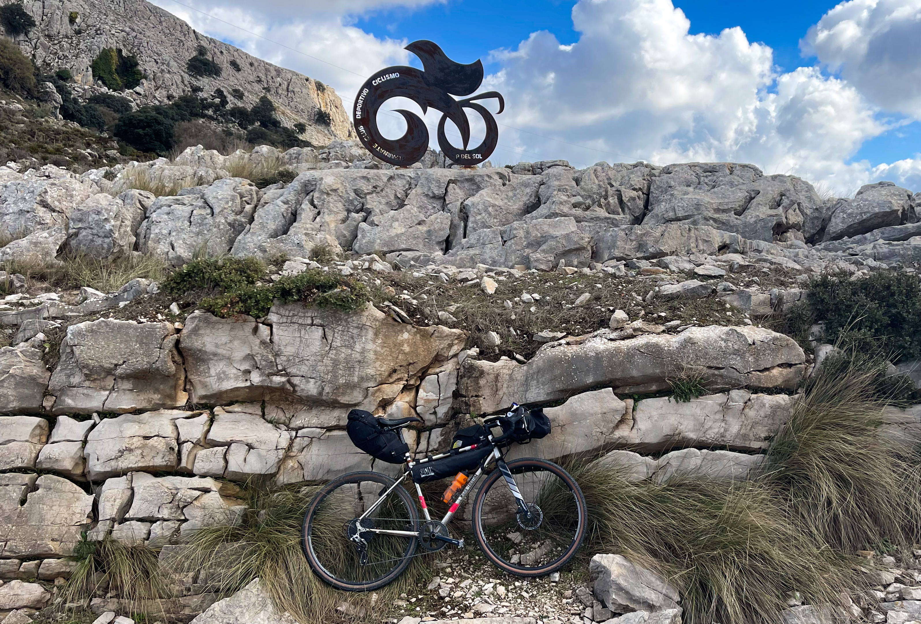 Monument Til Cykelrytteren Ved Puerto Del Sol