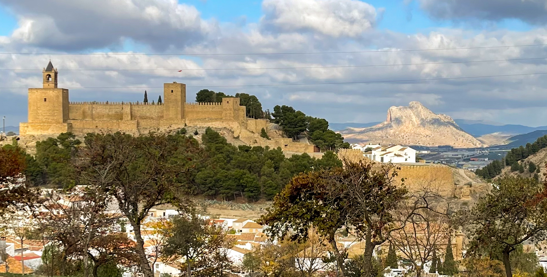 Alcazaba I Antequera Set Fra Indgangen Til Byen