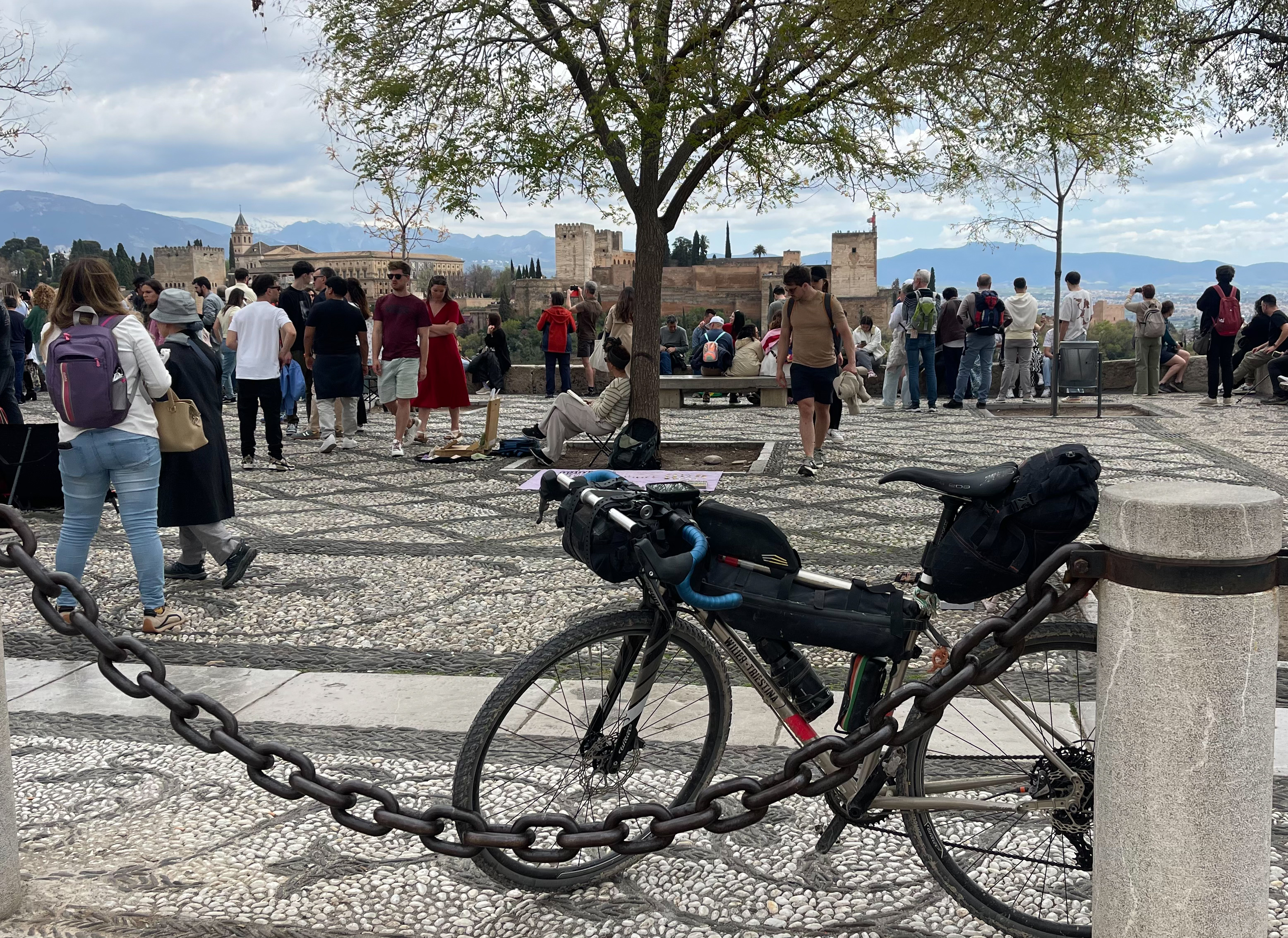 I Granada. Udsigt Til Alhamba