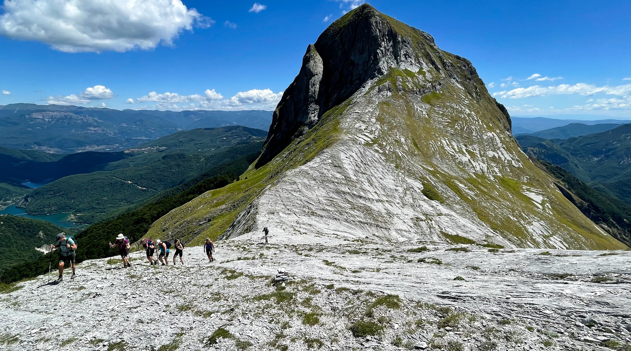 Spektakulære Udsigter Fra De Lyse Klippeplader Ved Monte Sumbra