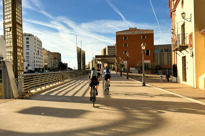 Forbi Puente De Santo Domingo Cykler Vi Mod Alameda Principal For At Fange Cykelstien Der Vil Fører Os Ud Af Málaga