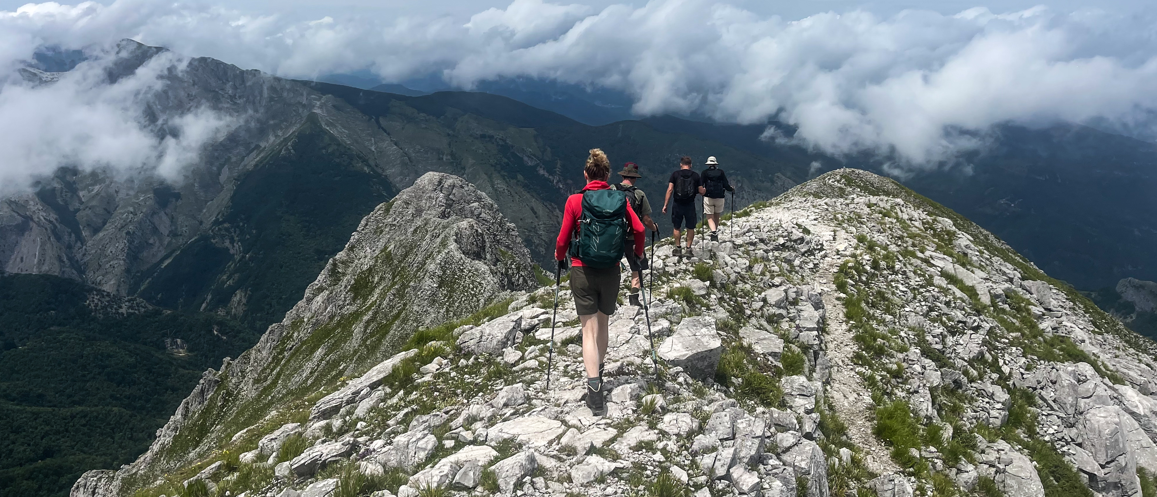 Langs Bjergryggen Mellem Pania Della Croce Og Pizzo Delle Saette Langs Bjergryggen Mellem Pania Della Croce Og Pizzo Delle Saette