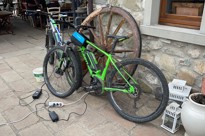 Cyklerne Passes Mens Vi Spiser Frokost